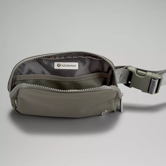 Lululemon Everywhere Belt Bag *Grey Sage - Picture 5 of 5